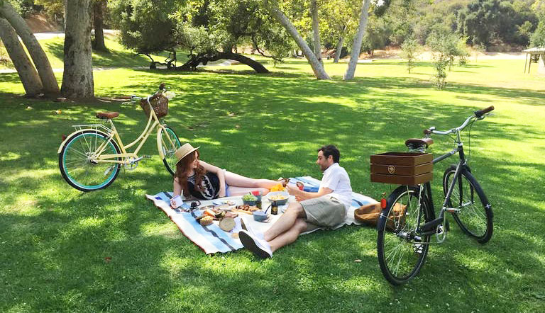 Overnight stay with picnic and bike rental as a package